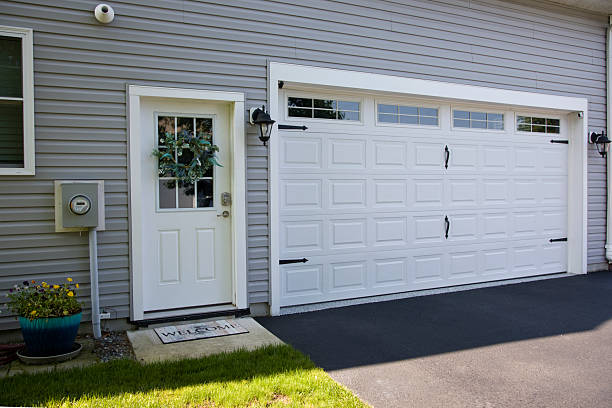 24/7 Emergency Garage Door Panel Replacement experts in Neenah, WI